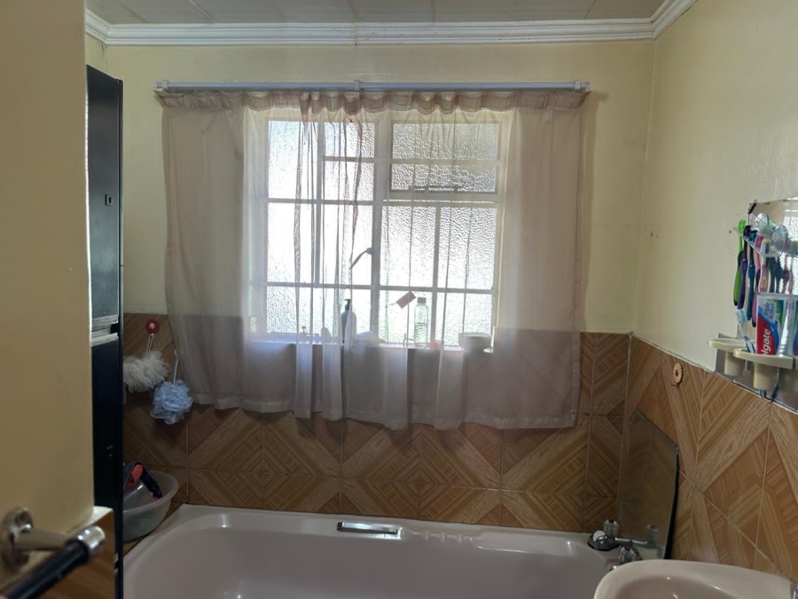 6 Bedroom Property for Sale in Oos Einde North West